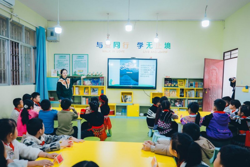 8间“佳果好学屋”落地云南村小，百果园联合佳沛赴云南探访