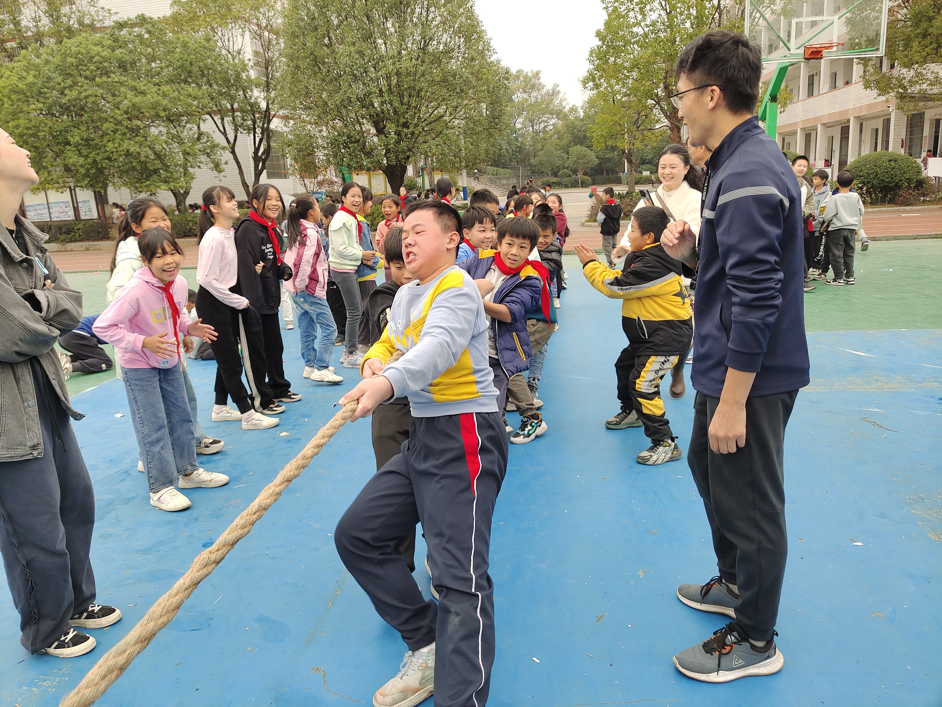 江永:允山中心小学举行拔河比赛