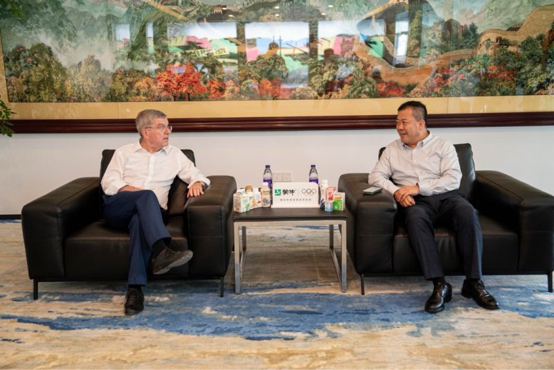 蒙牛总裁高飞与国际奥委会主席巴赫在上海会面