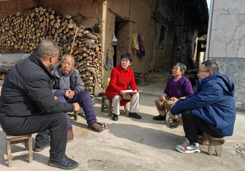 商洛人保寿险乡村振兴驻村工作队 走访慰问五保户,残障人员